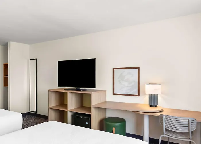 Spark By Hilton Southwest Hotel
