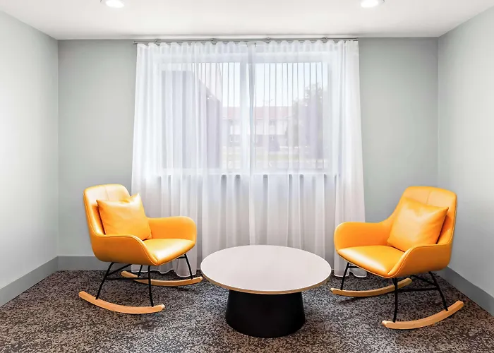 Spark By Hilton Southwest Hotel Springfield